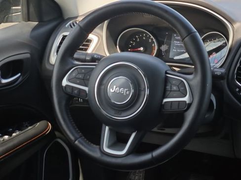 Used 2018 Jeep Compass Latitude w/ Cold Weather Group AWD/4WD image 17