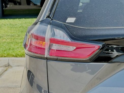Used 2022 Ford Edge SEL AWD/4WD image 11