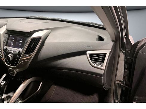 Used 2016 Hyundai Veloster image 17