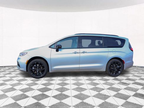 New 2026 Chrysler Pacifica Limited w/ S Appearance Package AWD/4WD image 9