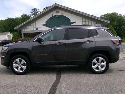Used 2020 Jeep Compass Latitude w/ Cold Weather Group AWD/4WD image 3