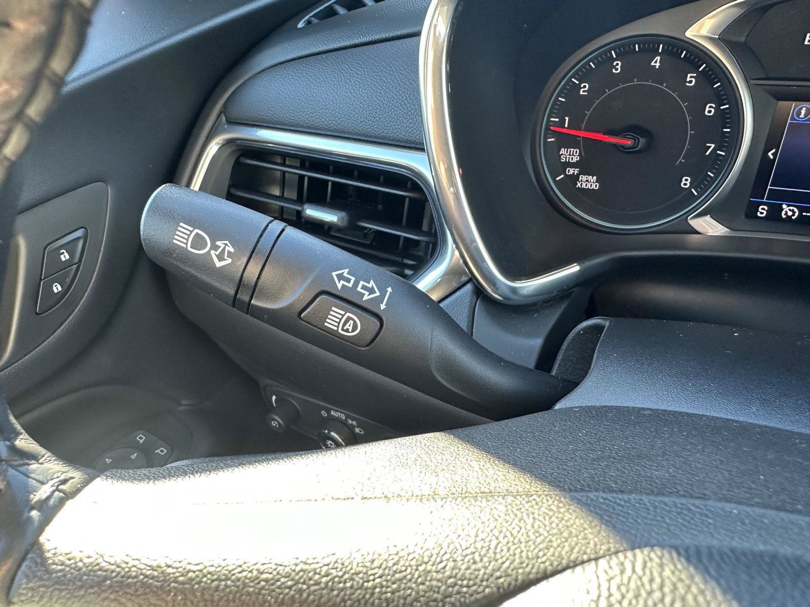 Used 2020 Chevrolet Equinox LT FWD image 25