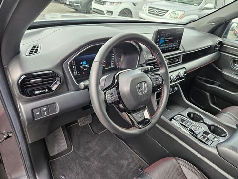 Used 2025 Honda Pilot Black Edition image 22