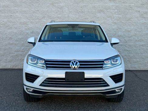 Used 2015 Volkswagen Touareg Sport image 2