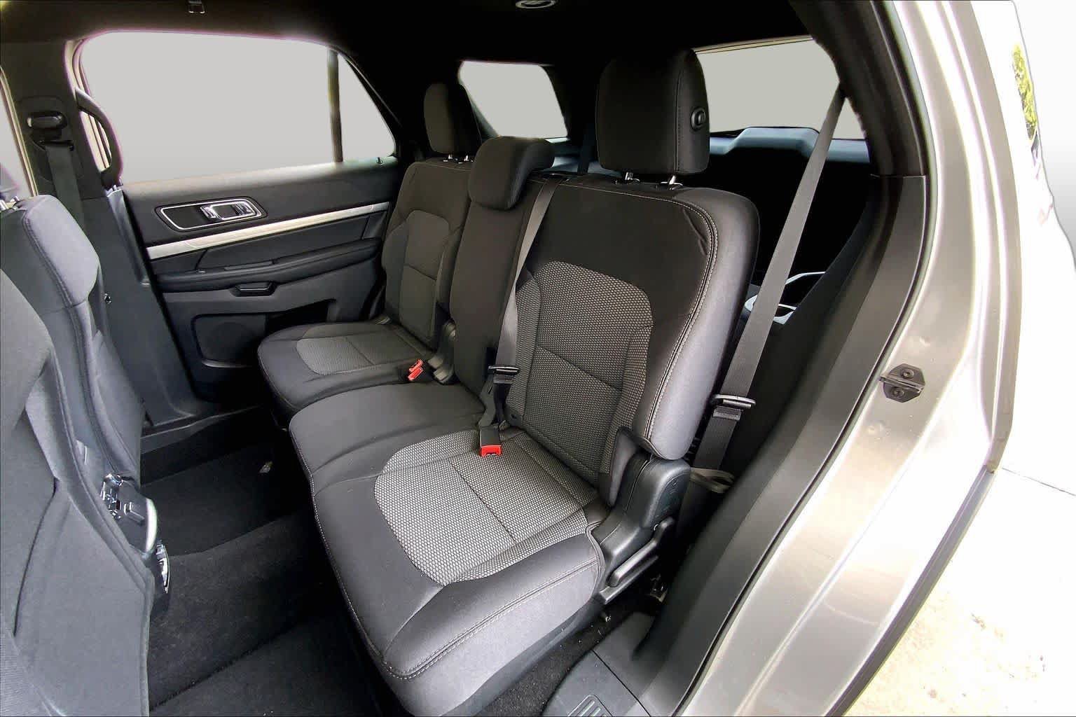 Used 2019 Ford Explorer XLT FWD image 21