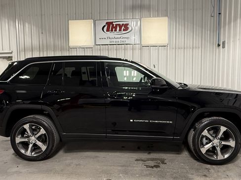 New 2026 Jeep Grand Cherokee Limited AWD/4WD image 2
