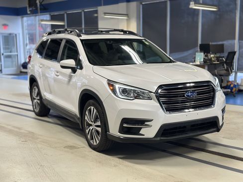 Used 2019 Subaru Ascent Premium image 3