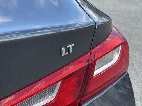 Used 2018 Chevrolet Malibu LT w/ LPO, Convenience Package 2 image 32