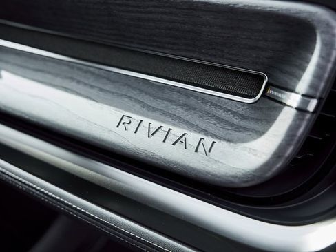 Used 2025 Rivian R1S Adventure image 47