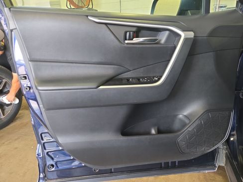 Used 2021 Toyota RAV4 XLE AWD/4WD image 12