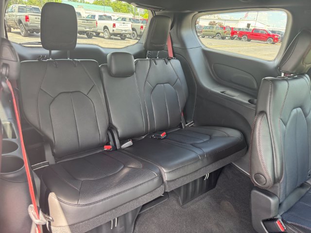 New 2027 Chrysler Pacifica Select AWD/4WD image 16