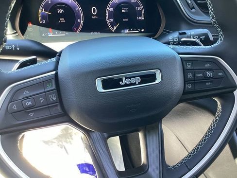 Certified 2023 Jeep Grand Cherokee Laredo X AWD/4WD image 12