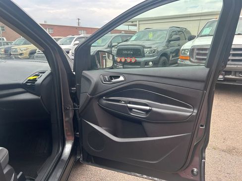 Used 2018 Ford Escape SE w/ SE Sync 3 Package image 39
