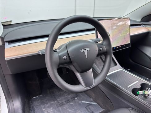 Used 2021 Tesla Model 3 Standard Range Plus image 12