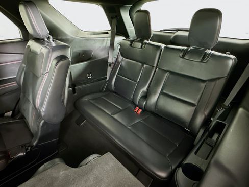 Used 2025 Ford Explorer ST AWD/4WD image 30