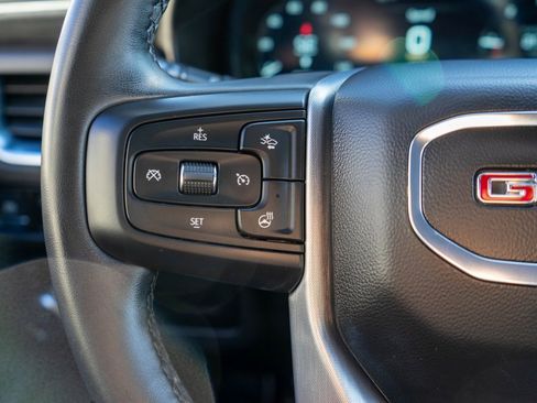 Used 2024 GMC Yukon SLT w/ SLT Luxury Package image 22