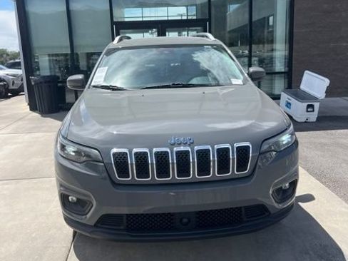 Used 2021 Jeep Cherokee Latitude Plus AWD/4WD image 2
