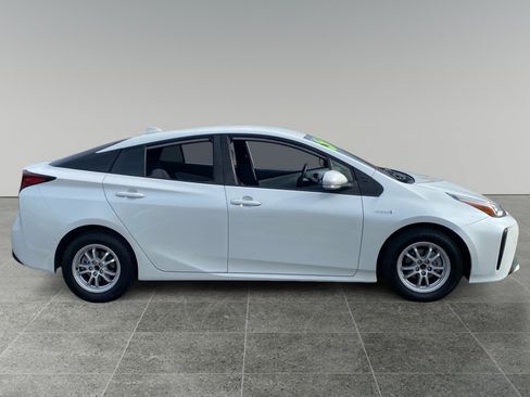 Used 2022 Toyota Prius LE FWD image 6