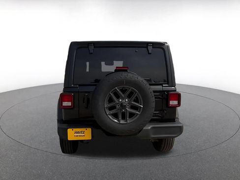 Used 2025 Jeep Wrangler Unlimited Sport AWD/4WD image 12