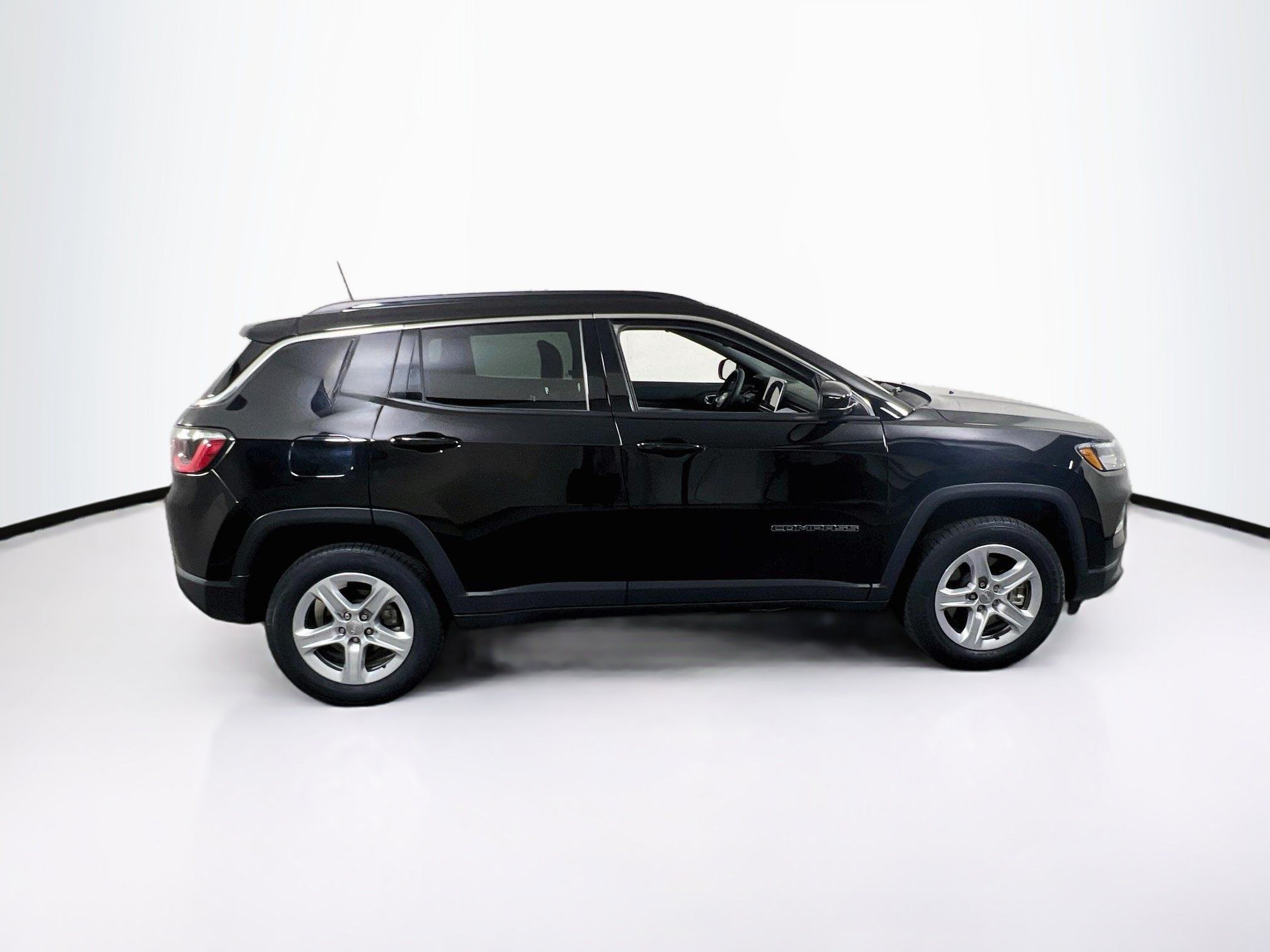 Used 2023 Jeep Compass Latitude w/ Convenience Group AWD/4WD image 4