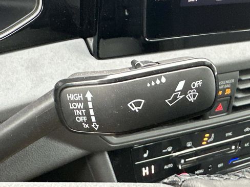 Used 2025 Volkswagen Jetta SE image 25