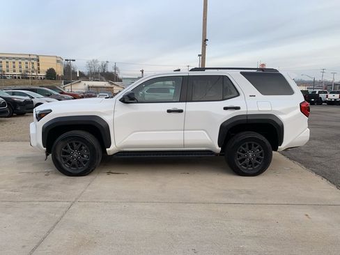 Used 2025 Toyota 4Runner SR5 image 9