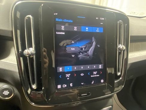 Used 2025 Volvo XC40 B5 Core image 23