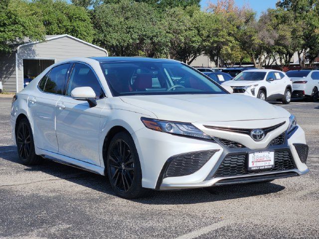 Used 2024 Toyota Camry XSE FWD image 2