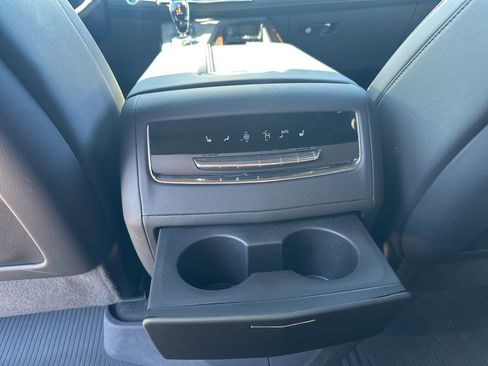 Used 2023 Cadillac Escalade ESV Premium Luxury image 40