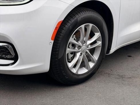 New 2026 Chrysler Pacifica Select image 46