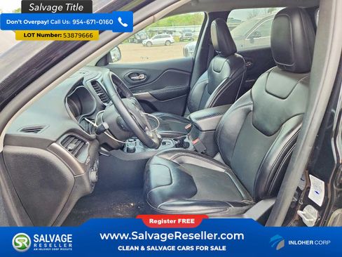 Used 2019 Jeep Cherokee Latitude Plus w/ Comfort/Convenience Group AWD/4WD image 9