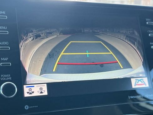 Used 2022 Toyota Camry XLE image 21