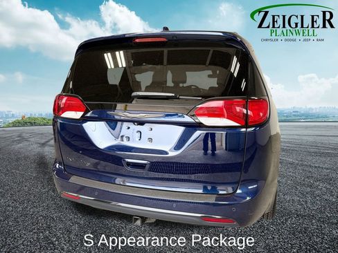 Used 2018 Chrysler Pacifica Touring-L Plus w/ S Appearance Package FWD image 5