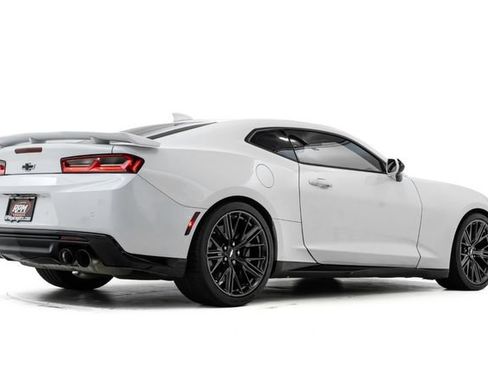 Used 2018 Chevrolet Camaro ZL1 RWD image 4