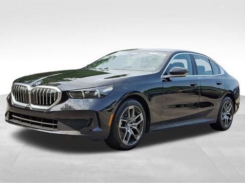 Used 2026 BMW 530i xDrive AWD/4WD image 3