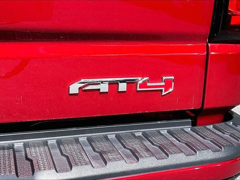 Used 2025 GMC Sierra 1500 AT4 w/ AT4 Premium Package AWD/4WD image 8