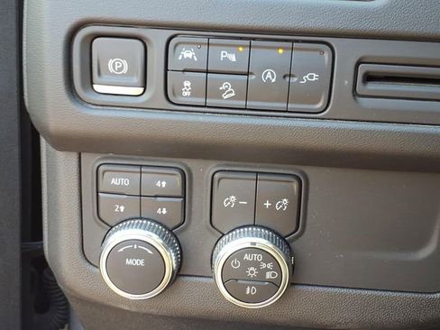 Used 2022 GMC Yukon XL AT4 AWD/4WD image 16