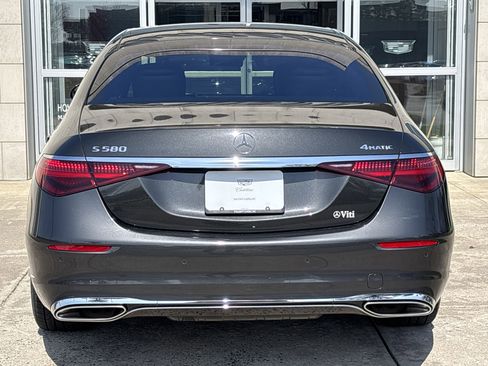 Used 2022 Mercedes-Benz S 580 4MATIC Sedan w/ Rear Seat Package image 11