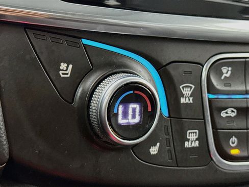 Used 2018 Chevrolet Traverse Premier w/ Driver Confidence II Package FWD image 21