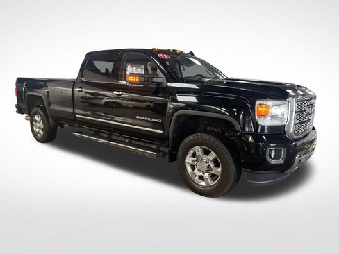 Used 2018 GMC Sierra 3500 Denali w/ Duramax Plus Package AWD/4WD image 8