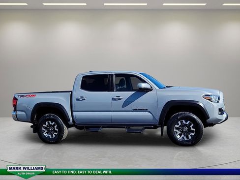 Used 2019 Toyota Tacoma TRD Off-Road image 9