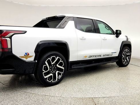 Used 2025 Chevrolet Silverado EV RST image 5