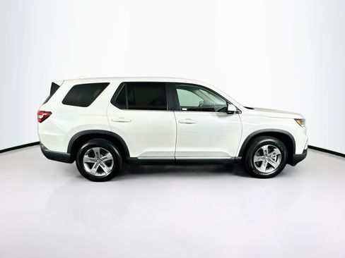 Used 2025 Honda Pilot EX-L image 10