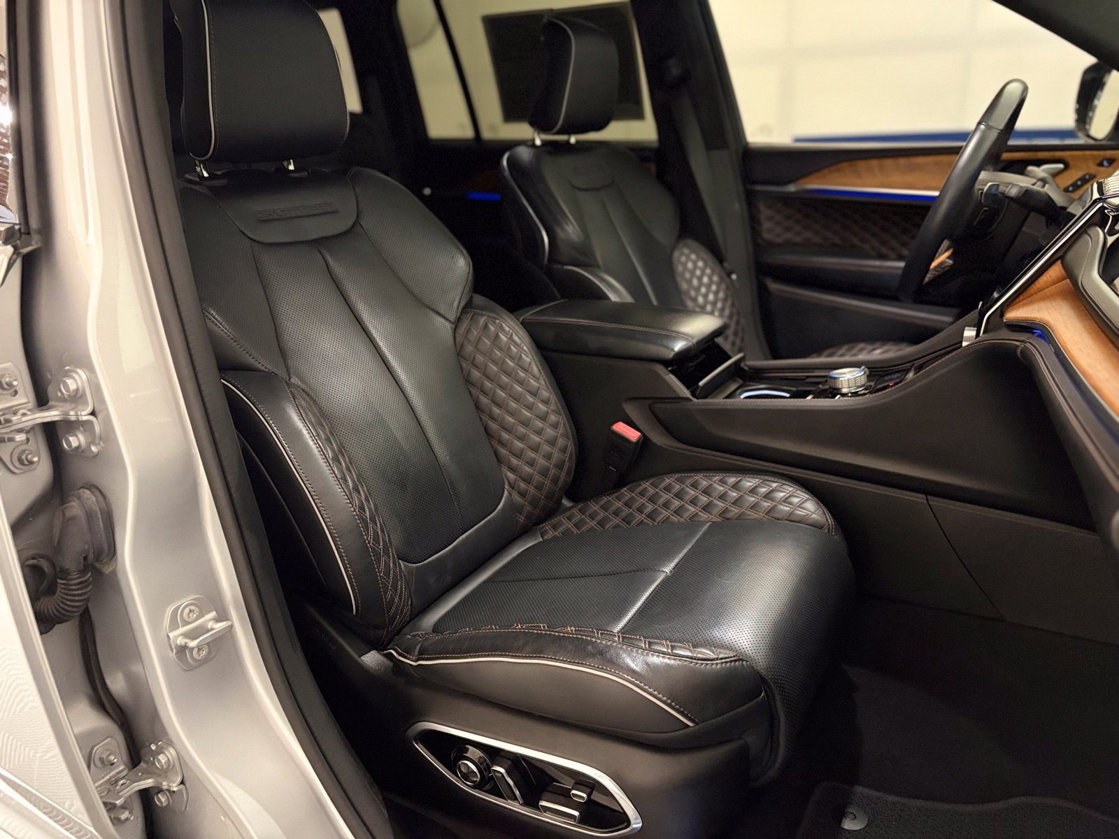 Used 2022 Jeep Grand Cherokee Summit AWD/4WD image 28