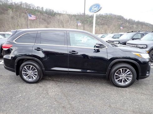 Used 2019 Toyota Highlander XLE AWD/4WD image 9