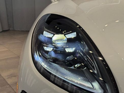 Certified 2025 Porsche Macan image 12