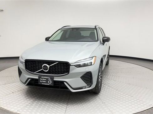Certified 2025 Volvo XC60 B5 Plus image 7
