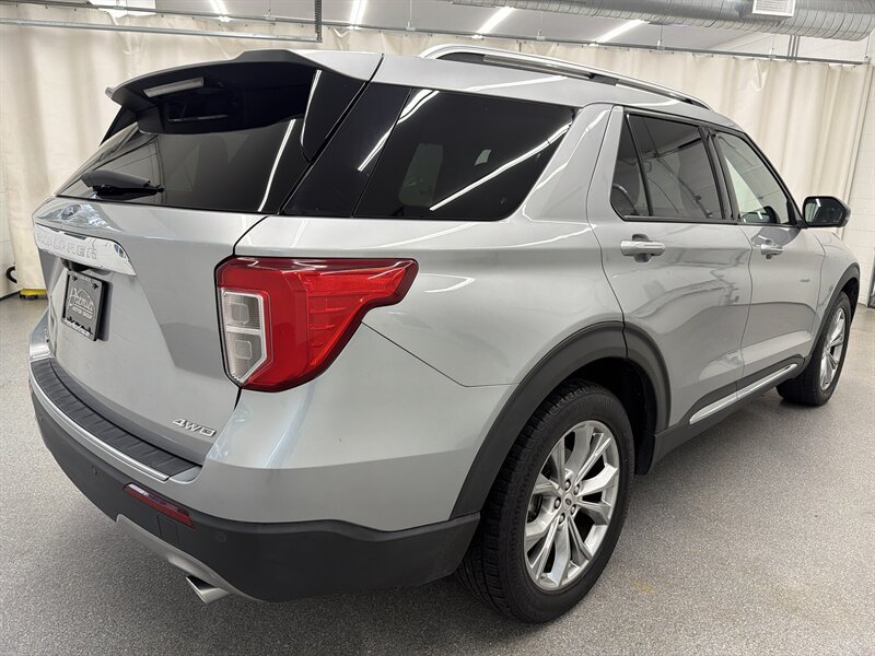 Used 2021 Ford Explorer Limited w/ Equipment Group 301A AWD/4WD image 5