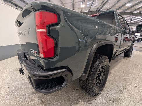 Used 2025 Chevrolet Silverado 2500 ZR2 w/ Technology Package AWD/4WD image 6