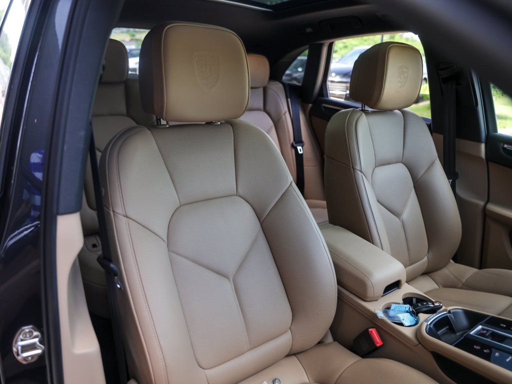 Certified 2026 Porsche Macan AWD/4WD image 37